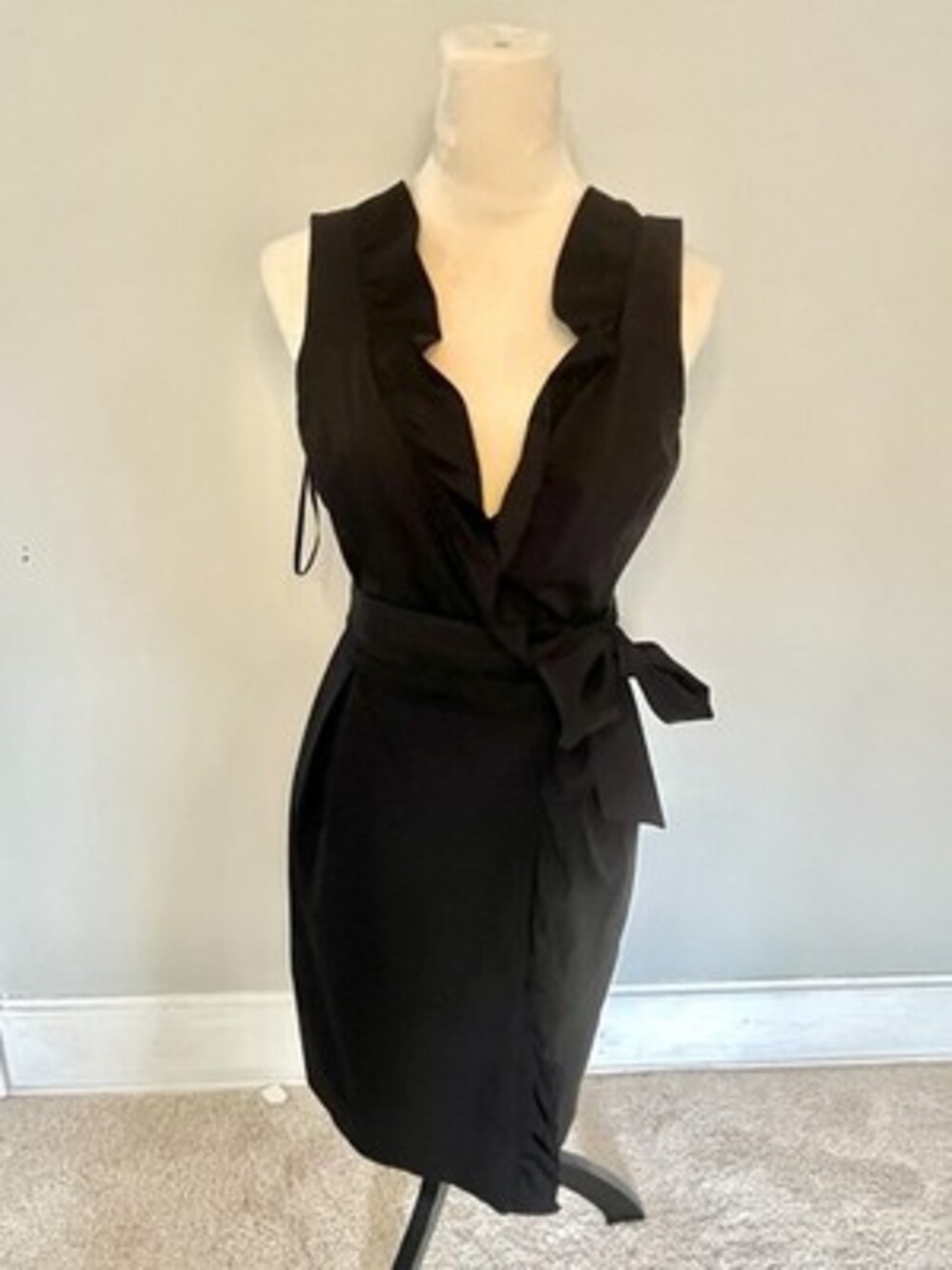 DVF Diane von Furstenberg Black Andra Ruffle Ruffle Wrap Dress 4 office. Date